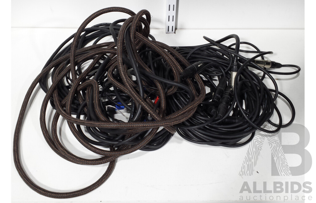 Behringer PMX2000 Mixer, GTX30 Amplifier and R122 Speaker