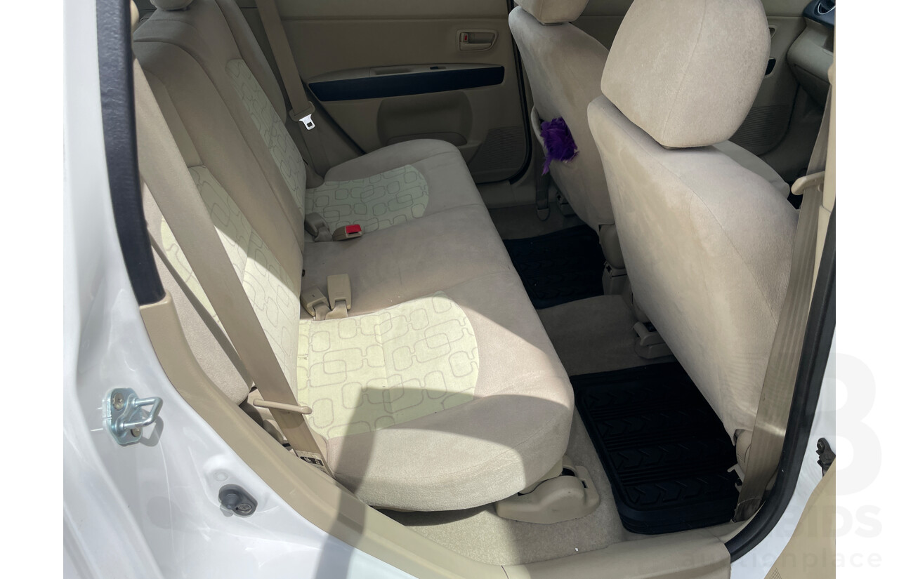 5/2003 Mazda Mazda2 MAXX DY 5d Hatchback White 1.5L