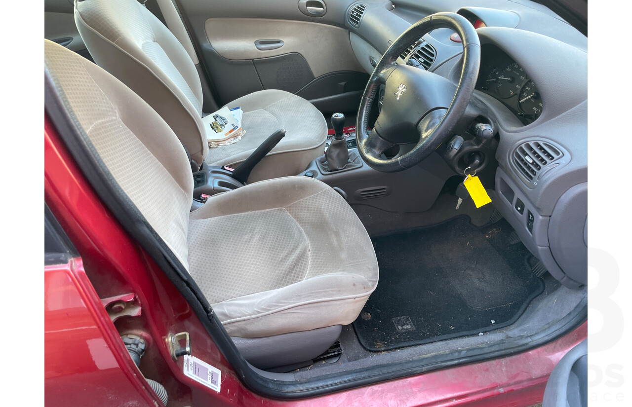 8/2003 Peugeot 206 XT  5d Hatchback Red 1.6L