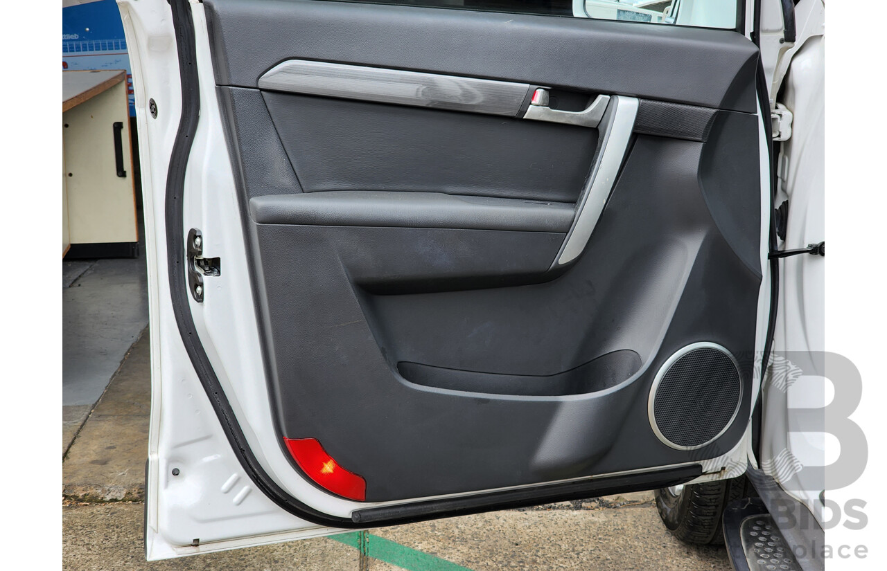 5/2010 Holden Captiva LX (4x4) CG MY10 4d Wagon White 2.0L Turbo Diesel - 7 Seater