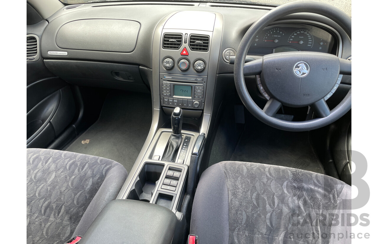 9/2002 Holden Commodore Acclaim VY 4d Sedan White 3.8L
