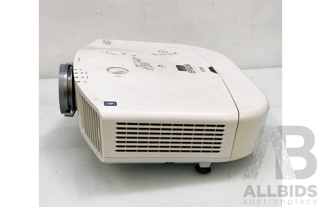 Epson (EB-G5950) PowerLite Pro Projector