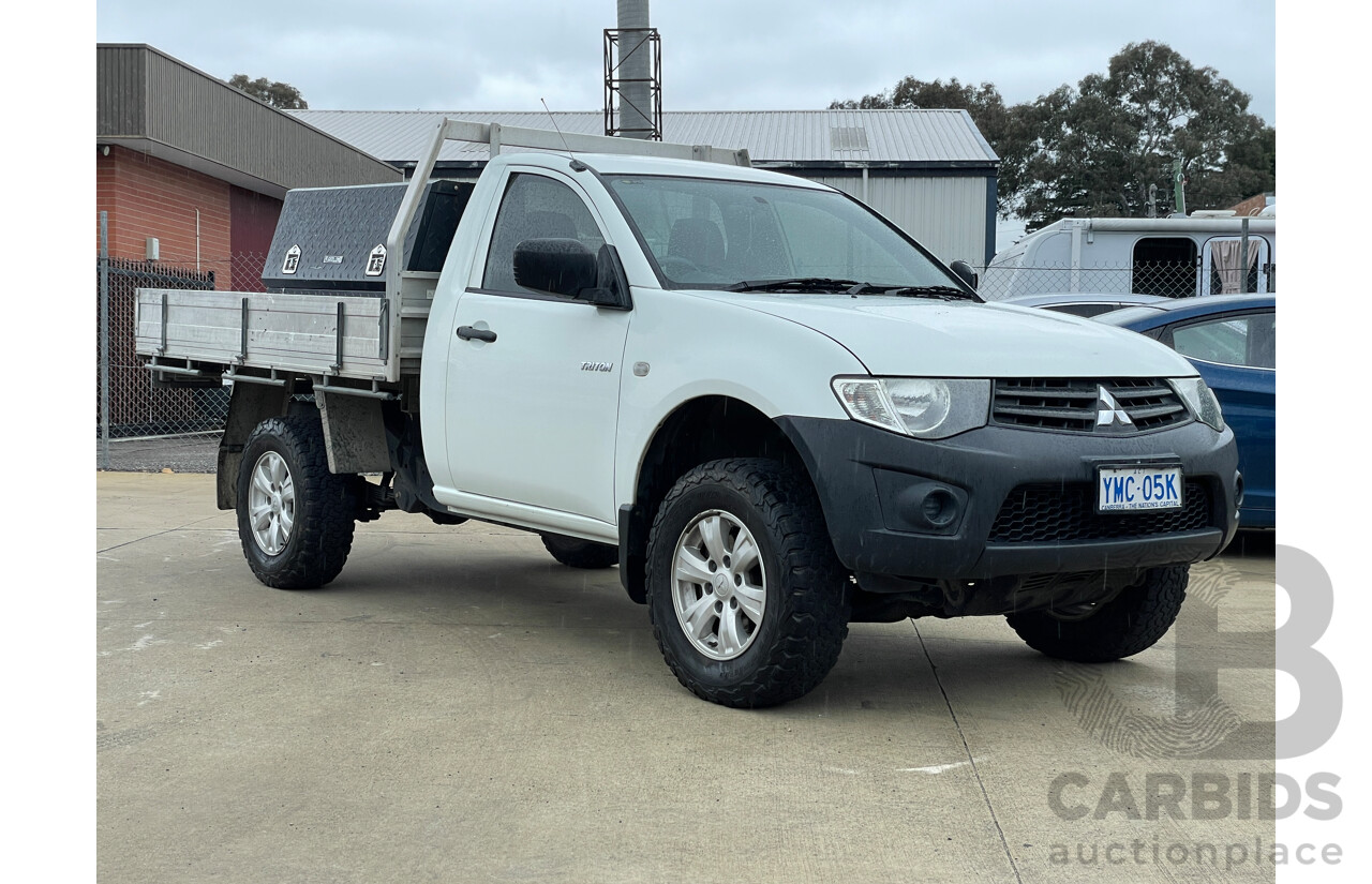 10/2014 Mitsubishi Triton GL MN MY14 UPDATE C/Chas White 2.4L