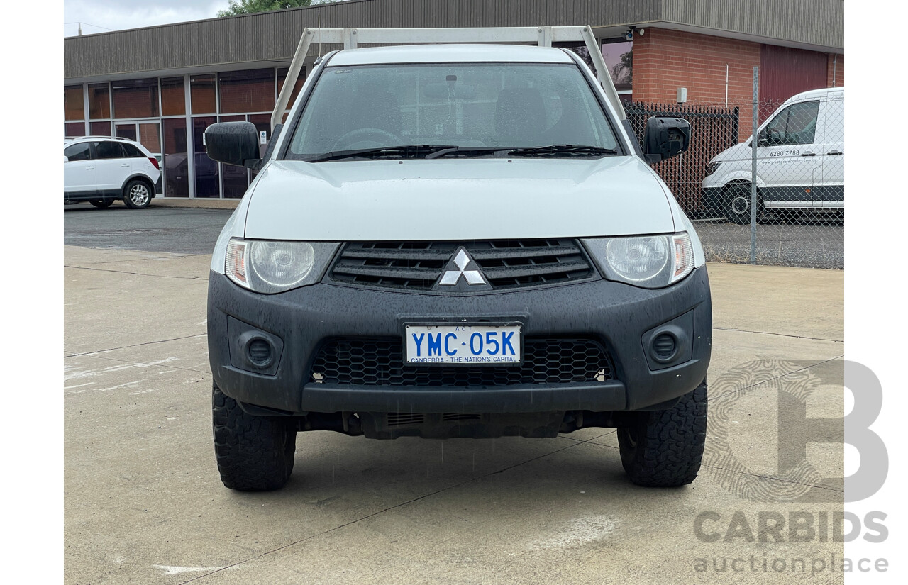 10/2014 Mitsubishi Triton GL MN MY14 UPDATE C/Chas White 2.4L
