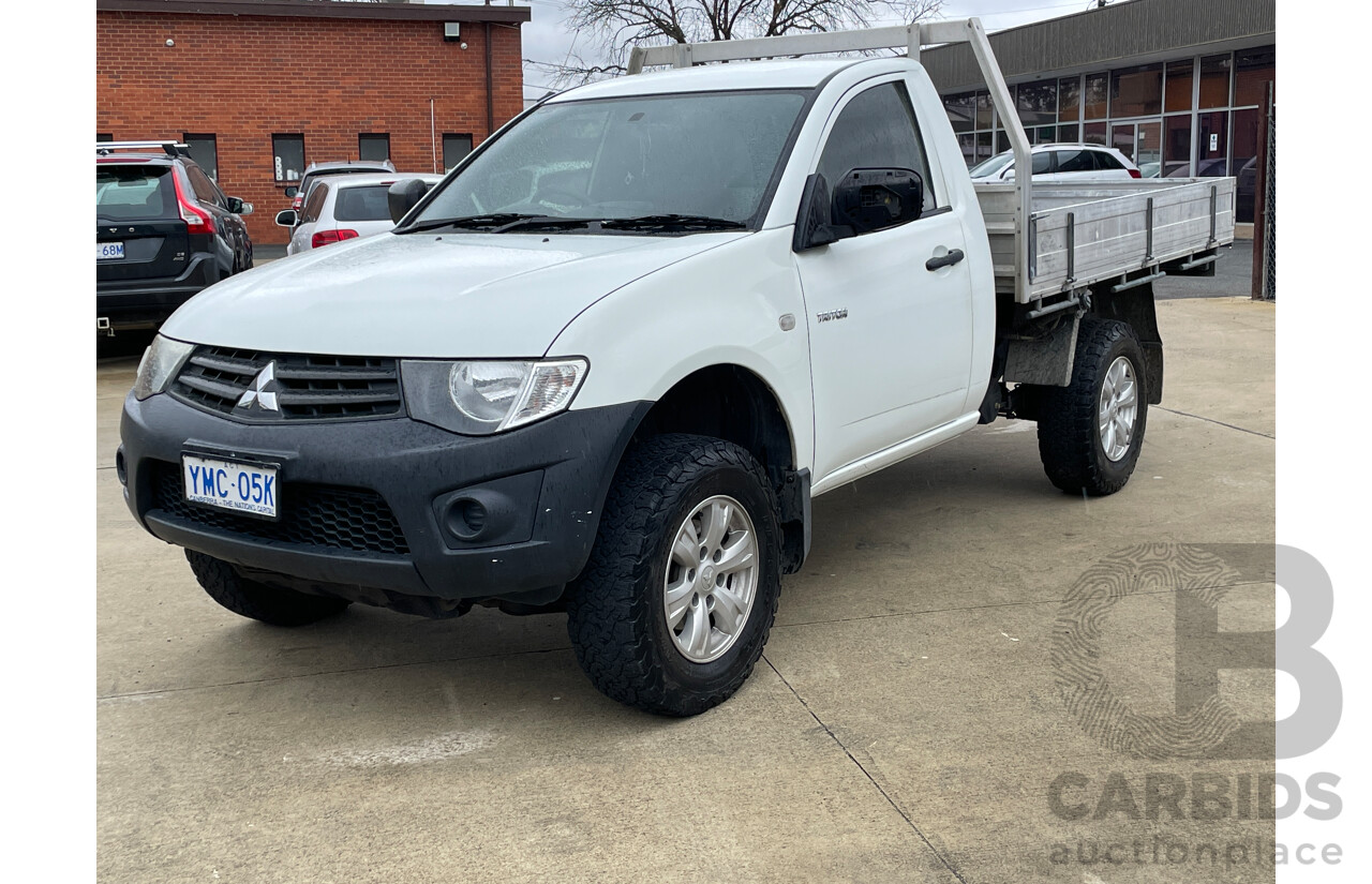 10/2014 Mitsubishi Triton GL MN MY14 UPDATE C/Chas White 2.4L