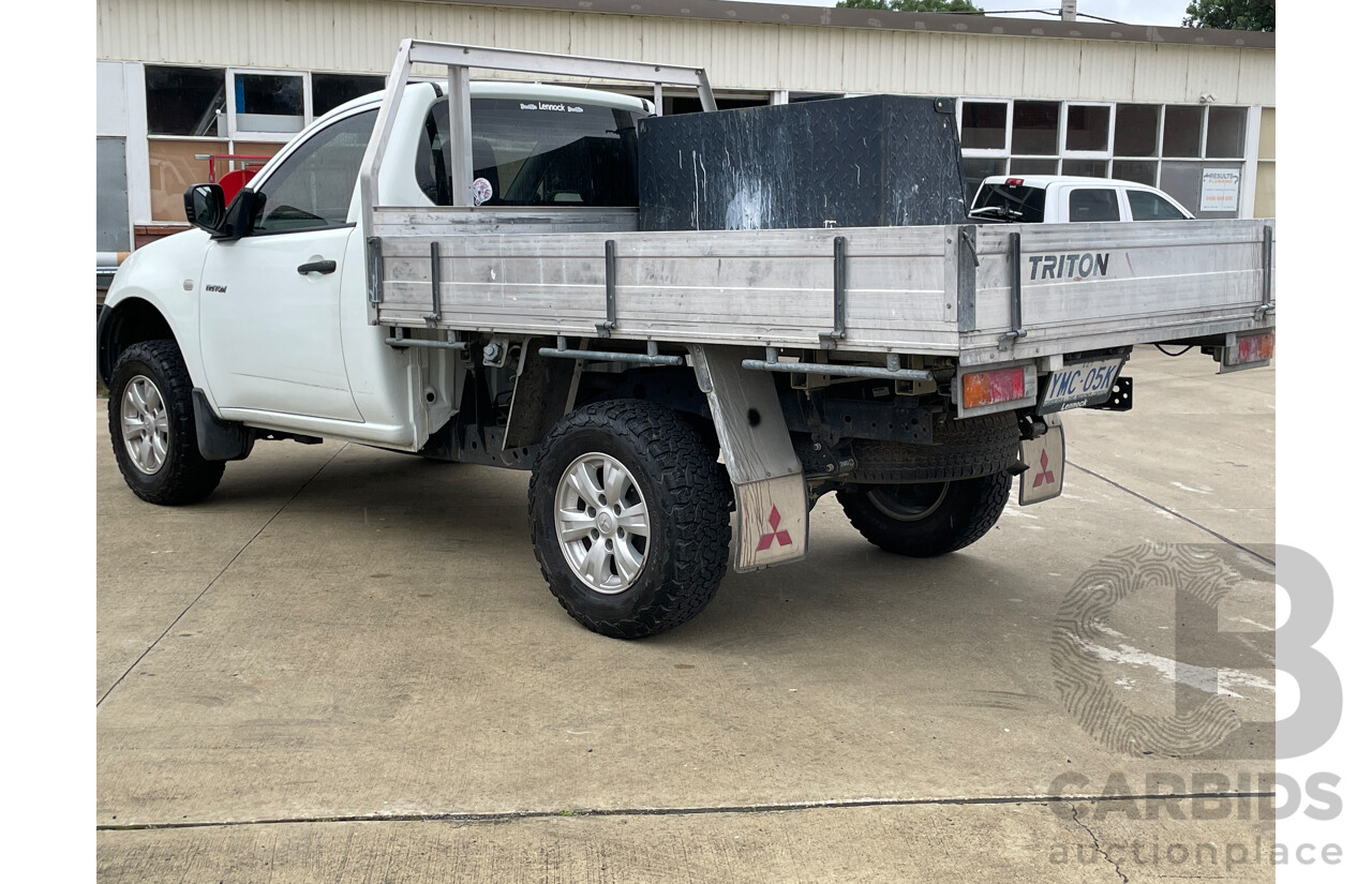 10/2014 Mitsubishi Triton GL MN MY14 UPDATE C/Chas White 2.4L