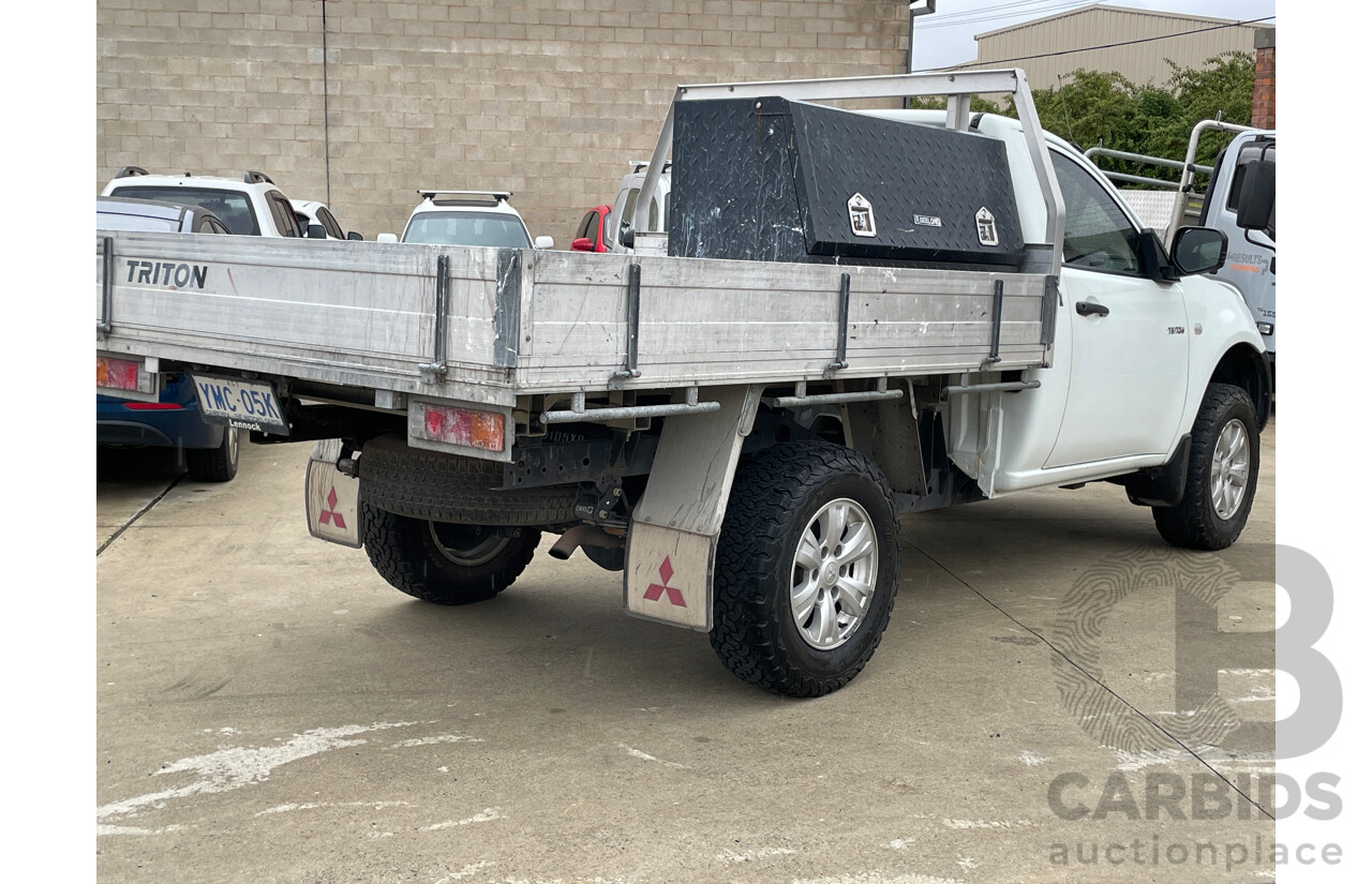 10/2014 Mitsubishi Triton GL MN MY14 UPDATE C/Chas White 2.4L