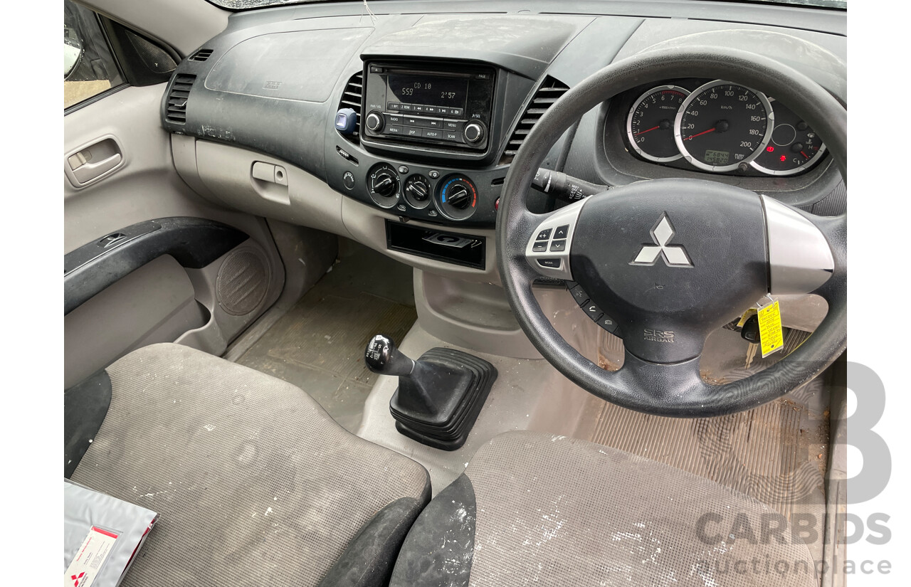 10/2014 Mitsubishi Triton GL MN MY14 UPDATE C/Chas White 2.4L