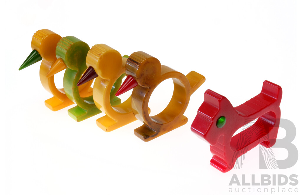 Collection Five Retro Bakelite Napkin Rings Comprising Set Four Catalin Bird Examples Including Two Butterscotch Bakelite Examples and Scotty Dog