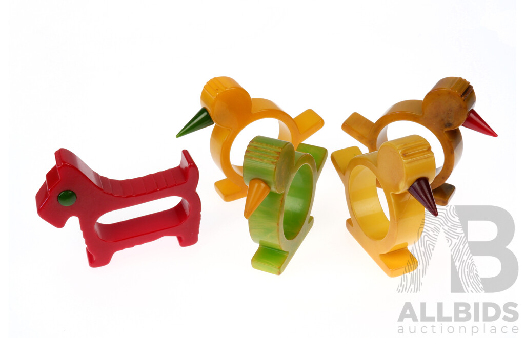 Collection Five Retro Bakelite Napkin Rings Comprising Set Four Catalin Bird Examples Including Two Butterscotch Bakelite Examples and Scotty Dog