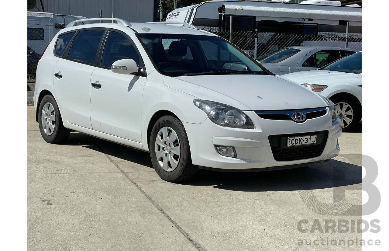 10/2011 Hyundai i30 cw SX 1.6 CRDi FD MY12 4d Wagon White 1.6L