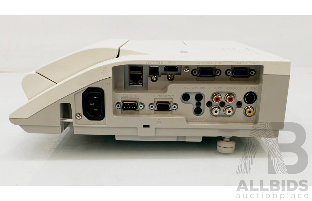 Hitachi (CP-AW251N) WXGA Ultra Short Throw Projector
