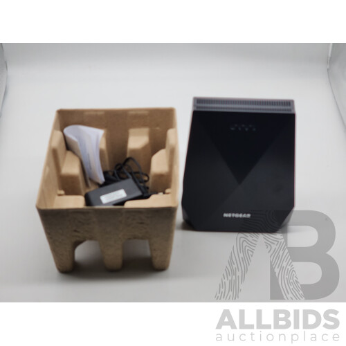 NETGEAR (EX7700) Nighthawk X6 Mesh Extender, ARLO Solar Panel, Microsoft Lifecam Studio - Lot of 3- Total ORP $462.40