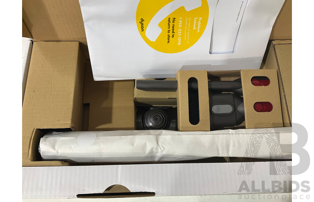 DYSON Cyclone V10 Absolute Cordless Vacuum Cleaner -  ORP$899