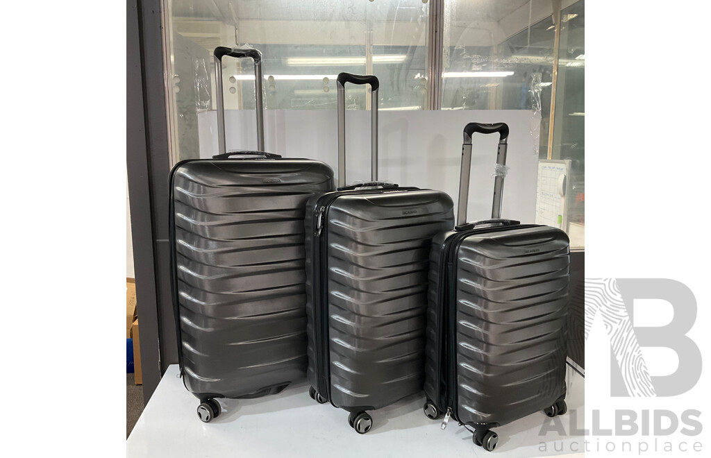RICARDO BEVERLY HILLS Luggage Set 3 Piece - ORP $299.99