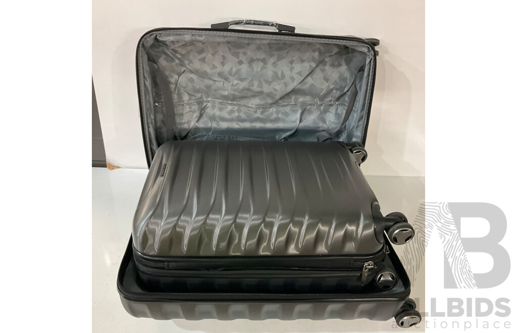 RICARDO BEVERLY HILLS Luggage Set 3 Piece - ORP $299.99