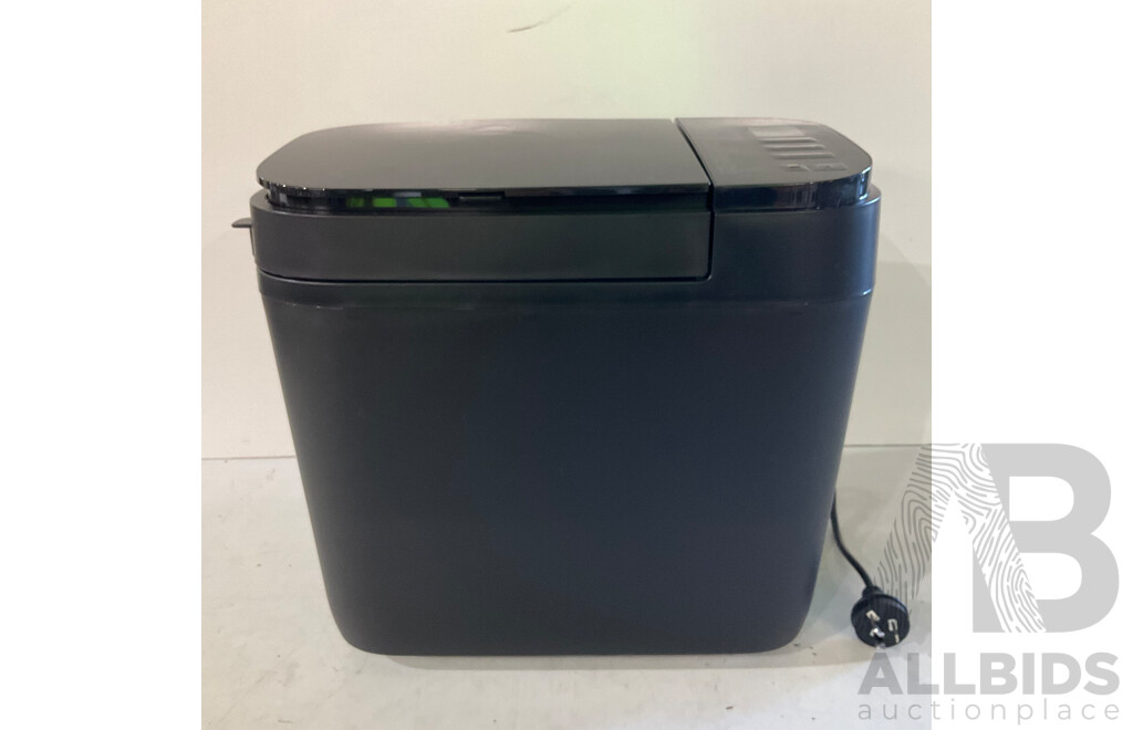 PANASONIC (SD-YR2550) Stainless Steel Bread Maker With Dual Dispenser - ORP $439.00