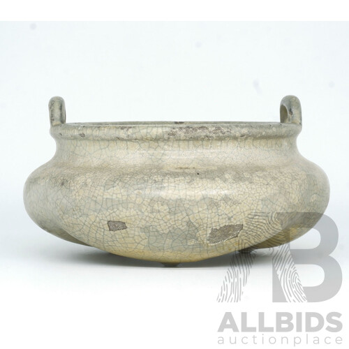 Chinese Geyao Tripod Censer, Song Dynasty or Later, Glaze Loss and Degradation, Hairline Crack