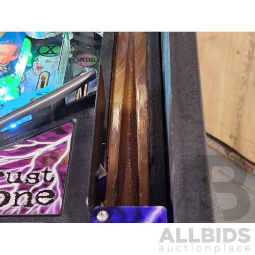 09/1997 the X-Files (46) Sega Pinball Solid State Electronic Pinball Machine