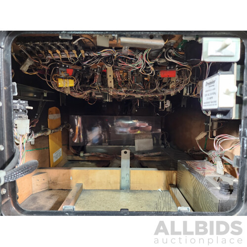 06/1995 Frank Thomas' Big Hurt (745) D. Gottlieb & Co. Solid State Pinball Machine