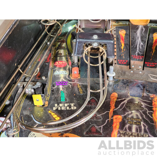 06/1995 Frank Thomas' Big Hurt (745) D. Gottlieb & Co. Solid State Pinball Machine