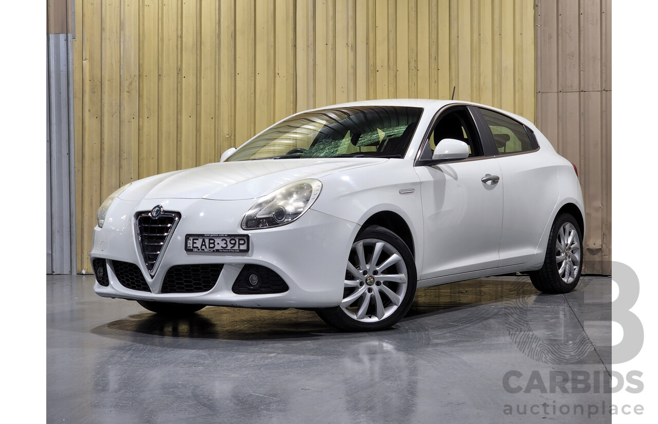 3/2013 Alfa Romeo Giulietta Distinctive Jtd-M  5d Hatchback White 2.0L Turbo Diesel