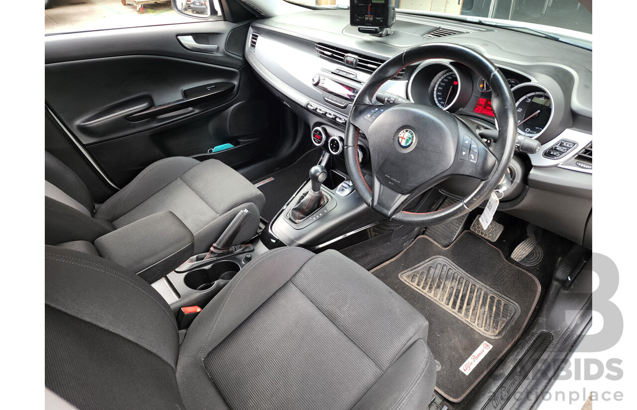 3/2013 Alfa Romeo Giulietta Distinctive Jtd-M  5d Hatchback White 2.0L Turbo Diesel