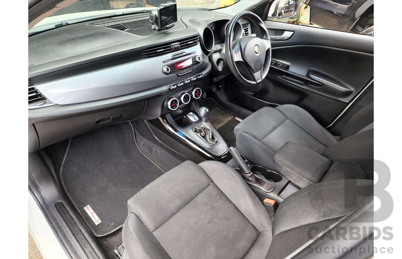 3/2013 Alfa Romeo Giulietta Distinctive Jtd-M  5d Hatchback White 2.0L Turbo Diesel