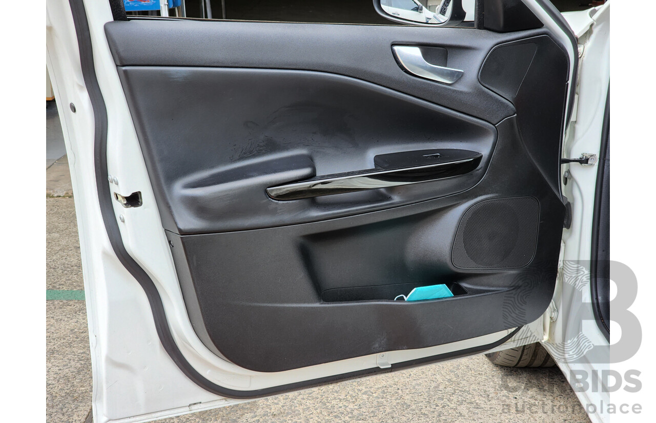 3/2013 Alfa Romeo Giulietta Distinctive Jtd-M  5d Hatchback White 2.0L Turbo Diesel