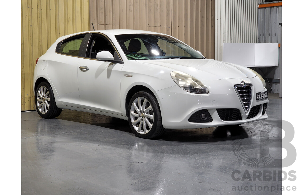 3/2013 Alfa Romeo Giulietta Distinctive Jtd-M  5d Hatchback White 2.0L Turbo Diesel