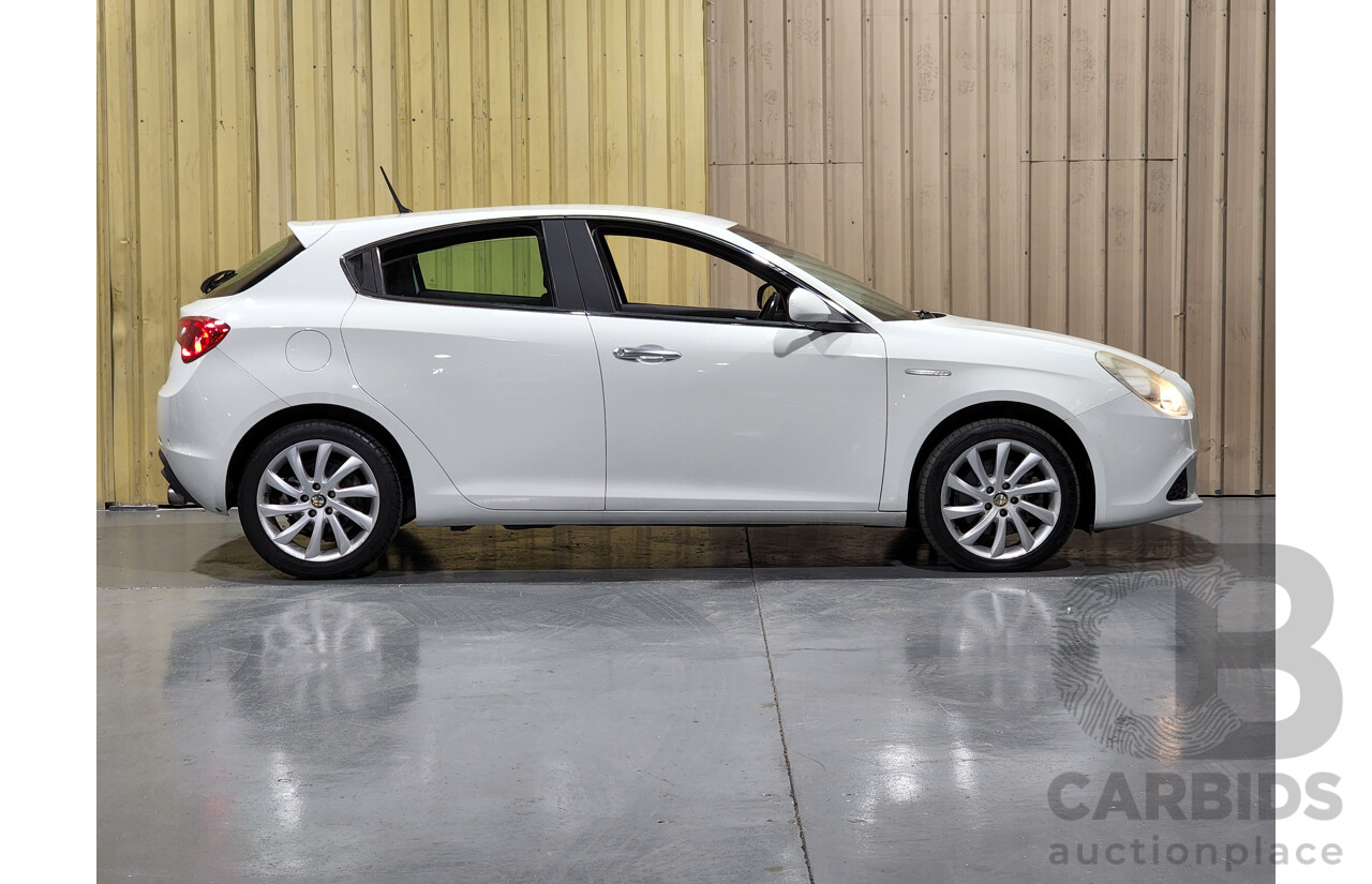 3/2013 Alfa Romeo Giulietta Distinctive Jtd-M  5d Hatchback White 2.0L Turbo Diesel