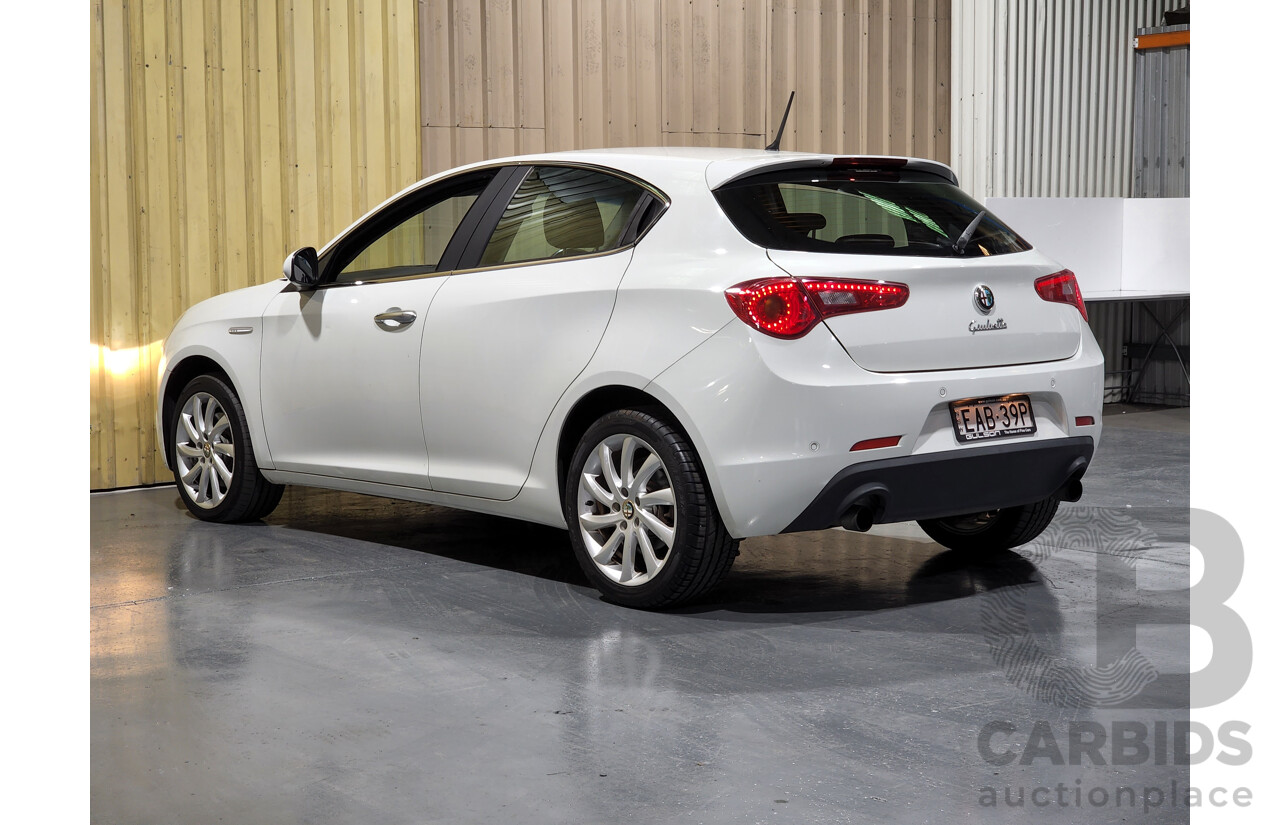 3/2013 Alfa Romeo Giulietta Distinctive Jtd-M  5d Hatchback White 2.0L Turbo Diesel