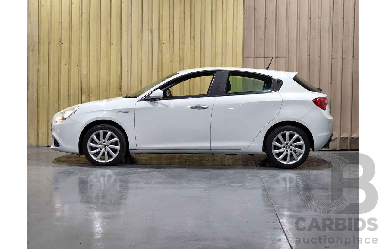 3/2013 Alfa Romeo Giulietta Distinctive Jtd-M  5d Hatchback White 2.0L Turbo Diesel