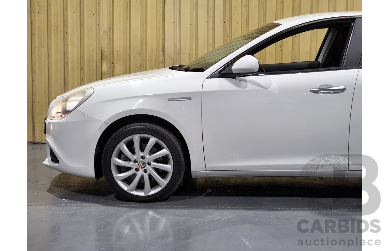 3/2013 Alfa Romeo Giulietta Distinctive Jtd-M  5d Hatchback White 2.0L Turbo Diesel