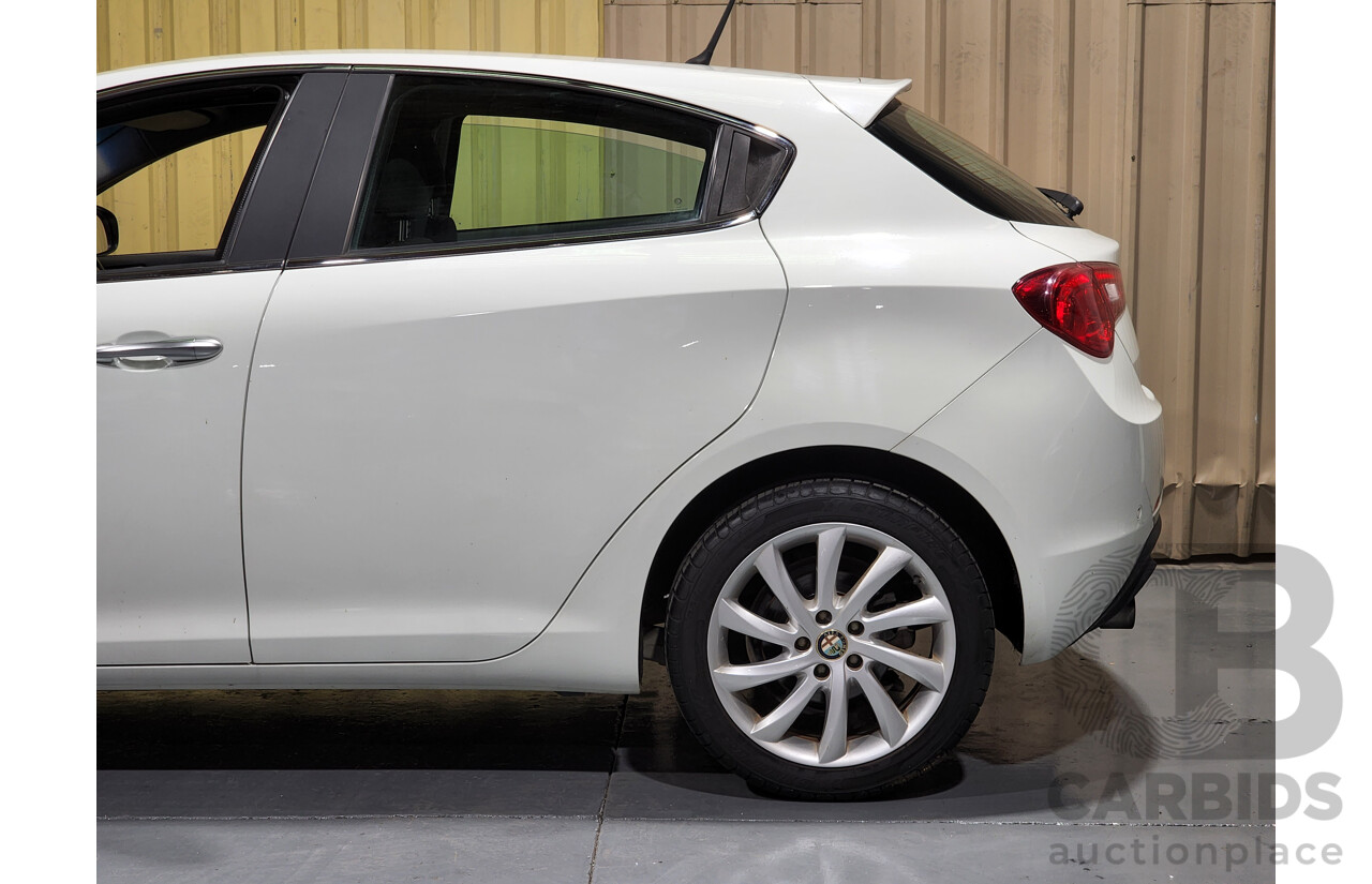 3/2013 Alfa Romeo Giulietta Distinctive Jtd-M  5d Hatchback White 2.0L Turbo Diesel