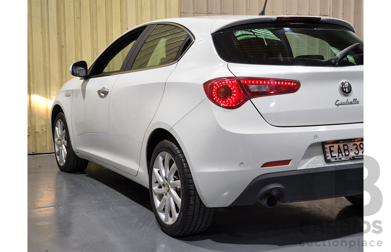 3/2013 Alfa Romeo Giulietta Distinctive Jtd-M  5d Hatchback White 2.0L Turbo Diesel