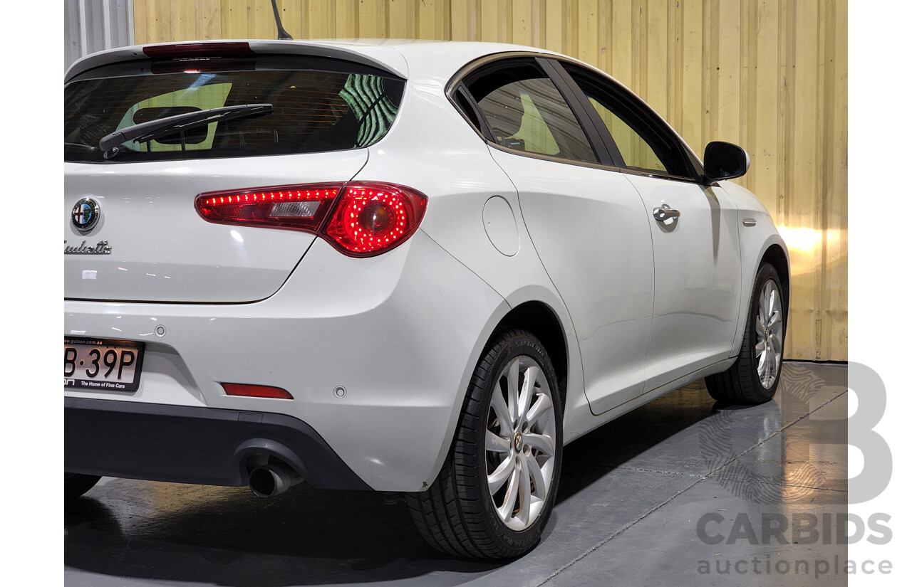 3/2013 Alfa Romeo Giulietta Distinctive Jtd-M  5d Hatchback White 2.0L Turbo Diesel