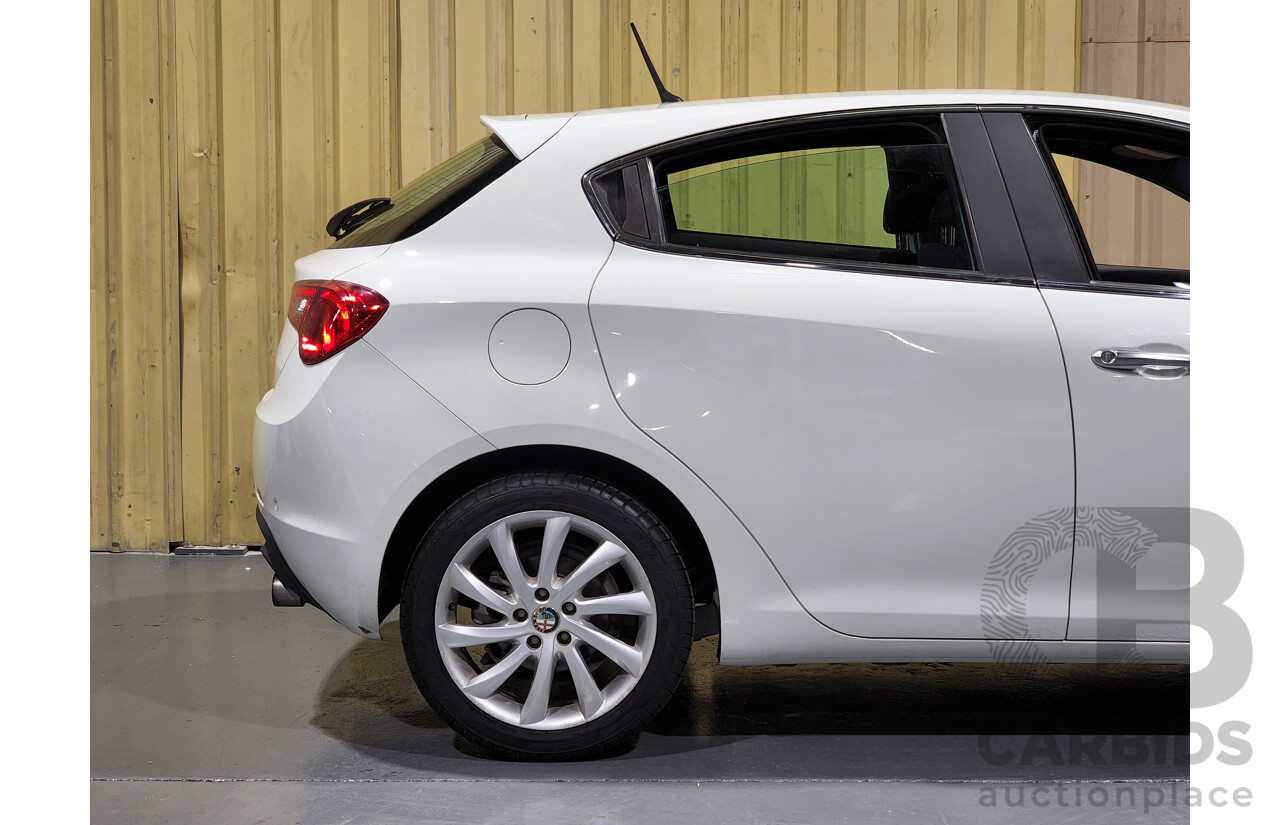 3/2013 Alfa Romeo Giulietta Distinctive Jtd-M  5d Hatchback White 2.0L Turbo Diesel