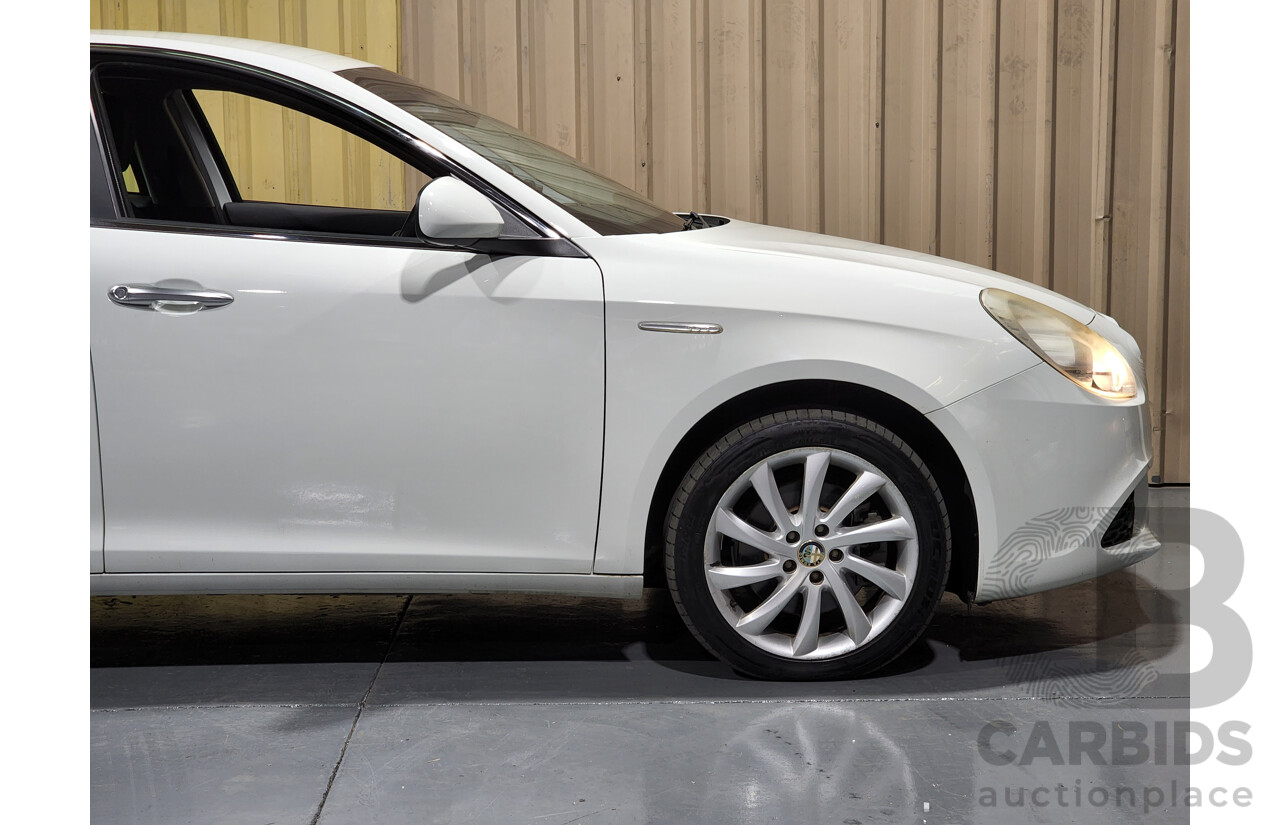 3/2013 Alfa Romeo Giulietta Distinctive Jtd-M  5d Hatchback White 2.0L Turbo Diesel