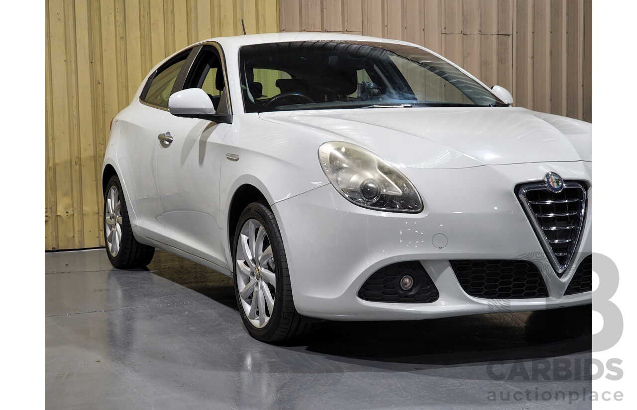 3/2013 Alfa Romeo Giulietta Distinctive Jtd-M  5d Hatchback White 2.0L Turbo Diesel
