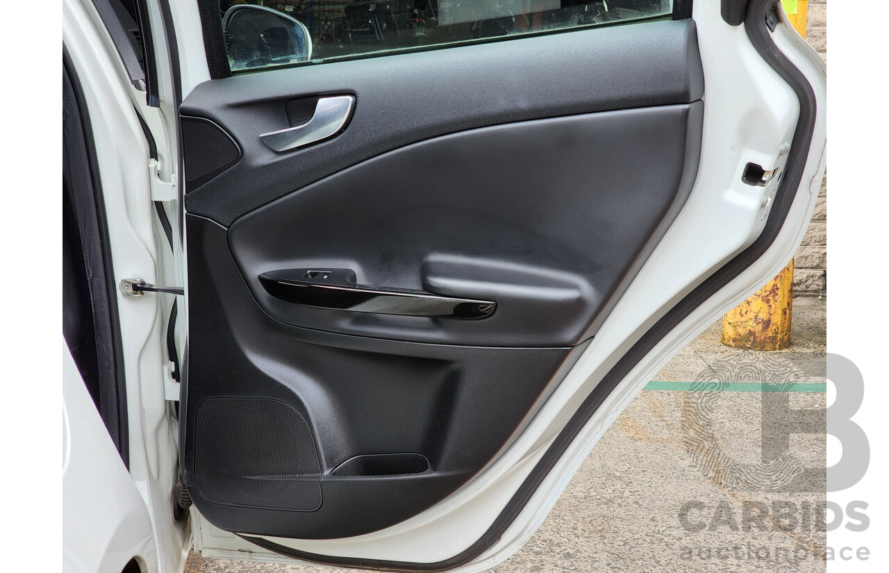 3/2013 Alfa Romeo Giulietta Distinctive Jtd-M  5d Hatchback White 2.0L Turbo Diesel