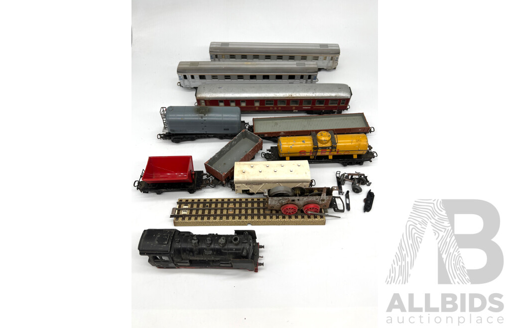 Vintage Marklin HO Carriages Plastic and Die Cast Tanker DB 3504, Shell Fuel Tanker, DB496, Tipper,  Kühlwagen, SNCF Carriages, Speisewagen and Parts