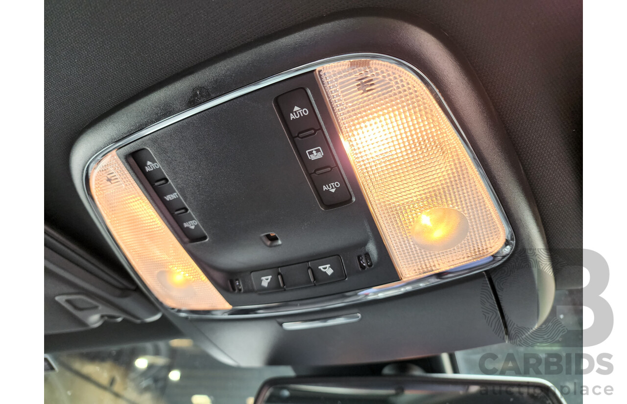 2/2018 Chrysler 300 SRT8 Hyperblack Edition MY18 4d Sedan White 6.4L V8