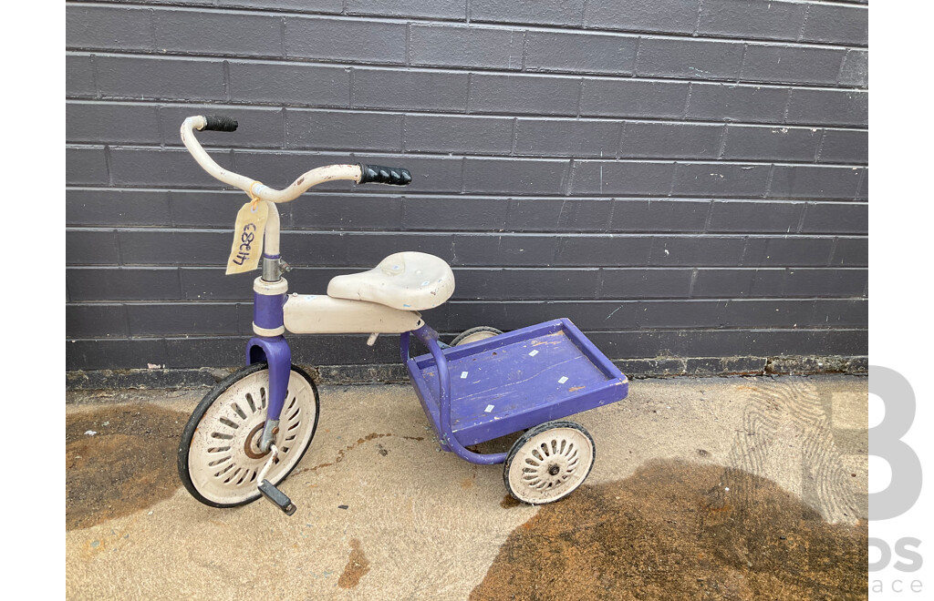 Retro Cyclops Metal Tricycle