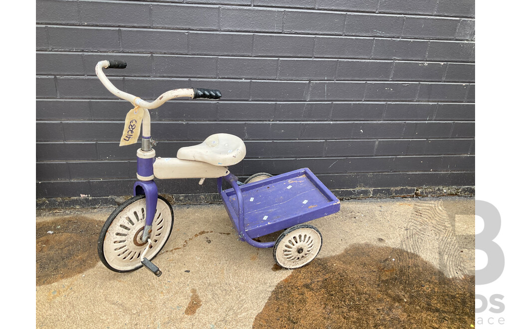 Retro Cyclops Metal Tricycle