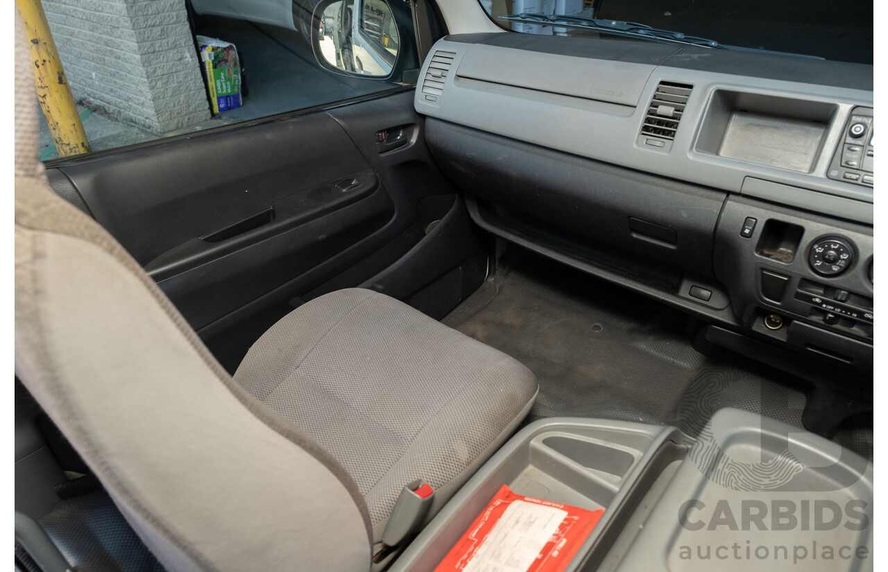 4/2007 Toyota Hiace Commuter KDH223R MY07 Bus White 3.0L Turbo Diesel - 12 Seater