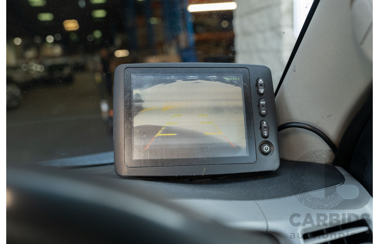 4/2007 Toyota Hiace Commuter KDH223R MY07 Bus White 3.0L Turbo Diesel - 12 Seater