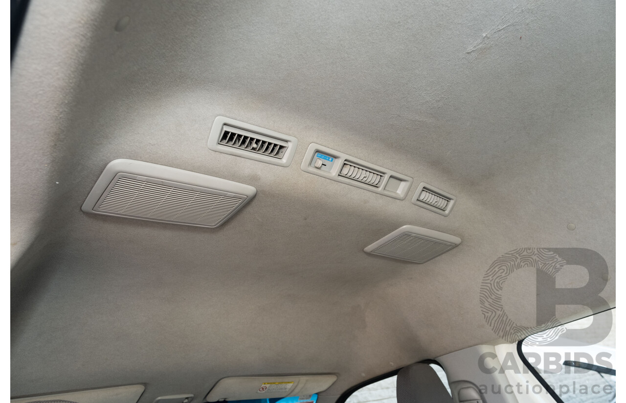 4/2007 Toyota Hiace Commuter KDH223R MY07 Bus White 3.0L Turbo Diesel - 12 Seater