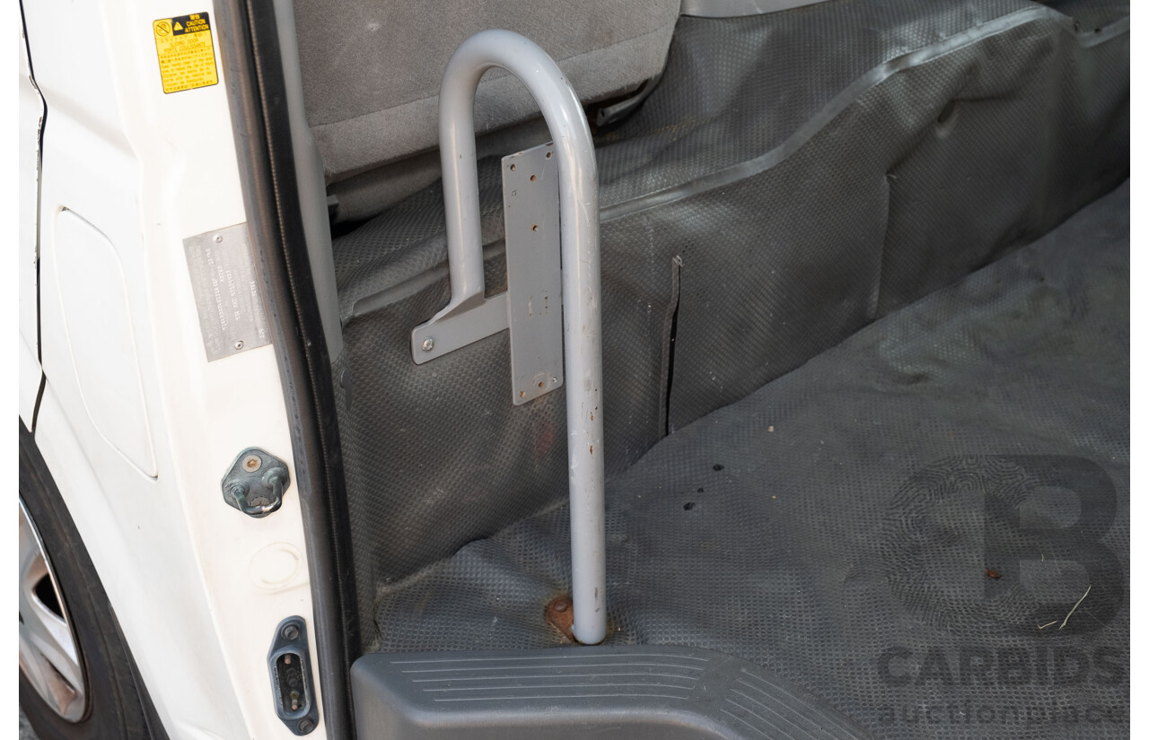 4/2007 Toyota Hiace Commuter KDH223R MY07 Bus White 3.0L Turbo Diesel - 12 Seater