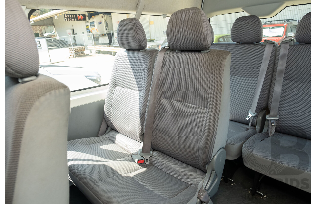 4/2007 Toyota Hiace Commuter KDH223R MY07 Bus White 3.0L Turbo Diesel - 12 Seater